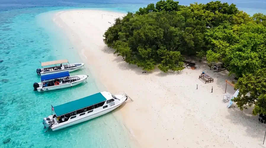 Speedboat trip visiting the Tun Sakaran Marine Park Nusakuya Resort